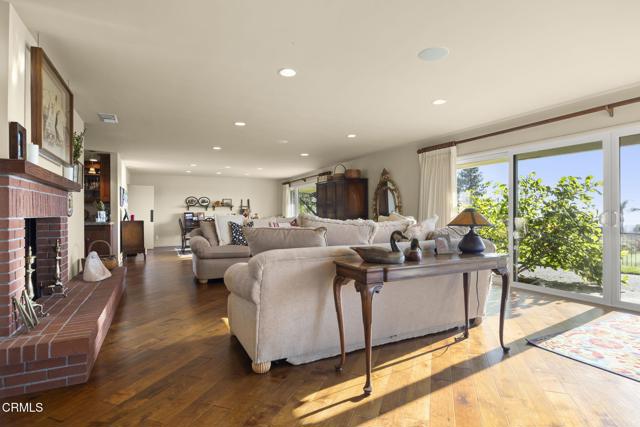 635 Via Del Cerro, Camarillo CA: https://media.crmls.org/mediaz/ba6bfdcd-1078-466c-920d-0935eadc6e7b.jpg