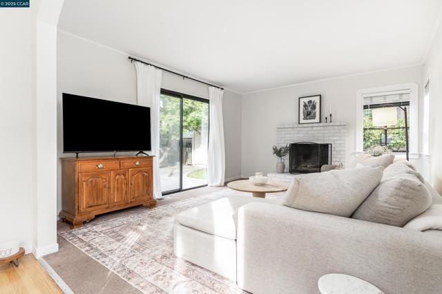 6 View St, Vallejo CA: https://media.crmls.org/mediaz/ba6c2904-038f-4010-b0ed-55622846de73.jpg
