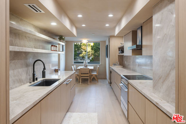 818 N Doheny Drive, West Hollywood CA: https://media.crmls.org/mediaz/ba6d2abf-21bc-4478-8200-016e032a8feb.jpg