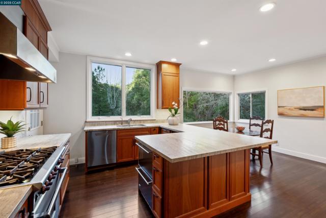 35 Tiger Tail Court, Orinda CA: https://media.crmls.org/mediaz/ba6d64b4-ec91-4627-81b7-86bfe5ff1c07.jpg