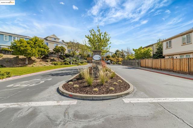 104 Seacliff Court, Richmond CA: https://media.crmls.org/mediaz/ba6e1639-ea60-4a8e-8ca3-0a0ffddb94c1.jpg