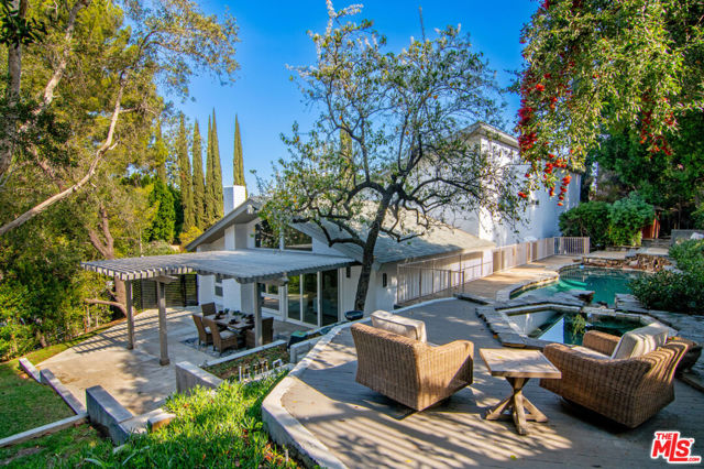 3585 Alana Drive, Sherman Oaks CA: https://media.crmls.org/mediaz/ba6e71fb-d5fb-4478-a56c-b3ab07f136a4.jpg