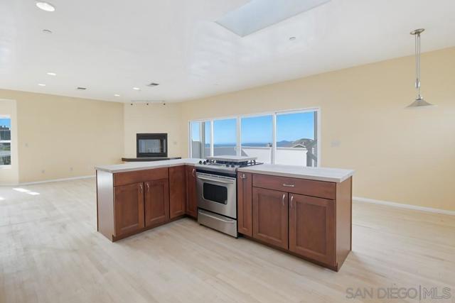 131 Scenic Dr, El Cajon CA: https://media.crmls.org/mediaz/ba6f3e34-a79b-4bed-b1a1-21837d223da1.jpg
