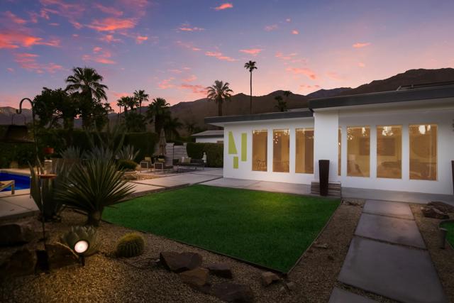 1529 S Calle Palo Fierro, Palm Springs CA: https://media.crmls.org/mediaz/ba6f40e7-41ea-4451-8daf-29083e16abaf.jpg