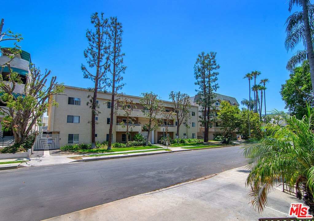 4358 Mammoth Avenue #26