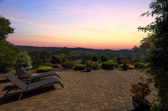 407 Mirador Court, Monterey CA: https://media.crmls.org/mediaz/ba6ff929-ff0b-4ebb-81ee-bfefb60c850f.jpg