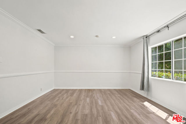 7048 Zelzah Avenue photo 6
