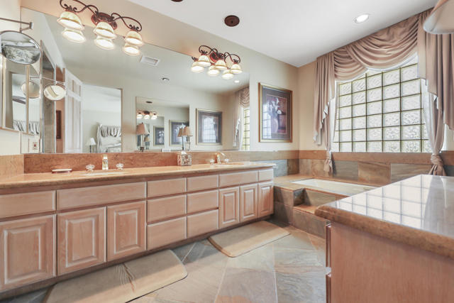79122 Starlight Lane, Bermuda Dunes CA: https://media.crmls.org/mediaz/ba720b34-34c5-431f-9966-26d16df73cf1.jpg