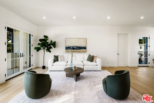 1203 N Vista Street, West Hollywood CA: https://media.crmls.org/mediaz/ba721a3c-80ef-4634-a84d-85d436c565d5.jpg