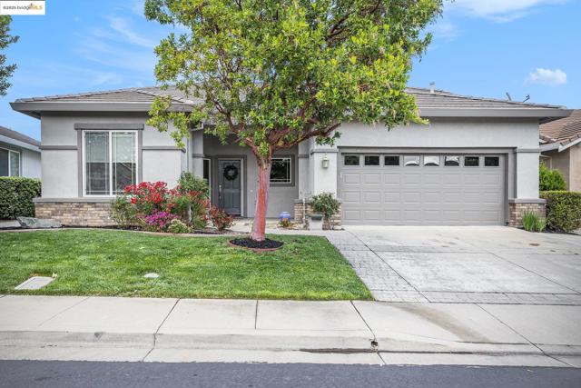 1012 Centennial Drive, Brentwood CA: https://media.crmls.org/mediaz/ba724cf8-98b8-4588-8339-23502f7eba59.jpg