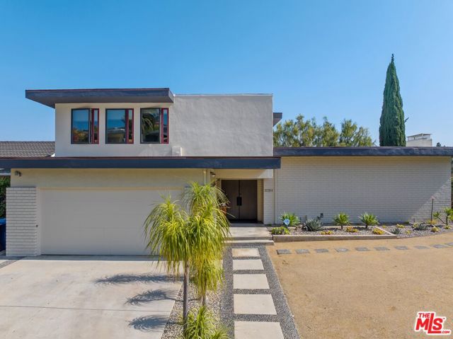 5284 Los Diegos Way, Los Angeles, CA 90027