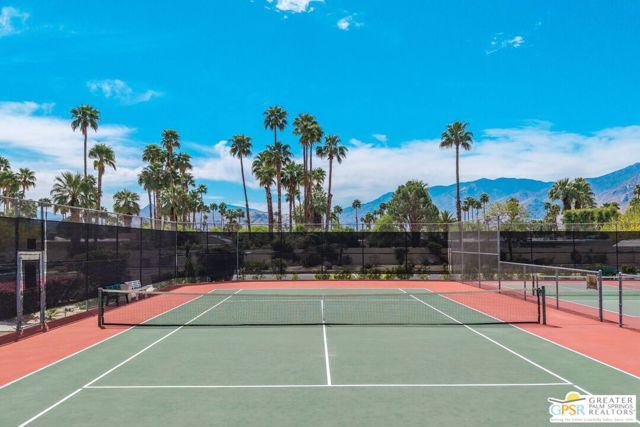 733 N Via Acapulco, Palm Springs CA: https://media.crmls.org/mediaz/ba733bb2-b232-49aa-895c-fce491304b39.jpg