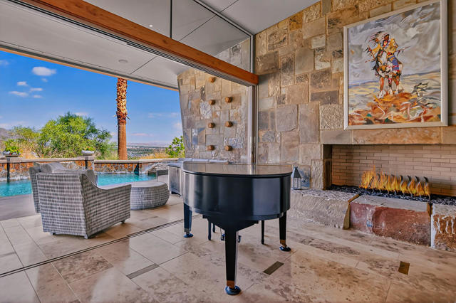 9 Rockcrest, Rancho Mirage CA: https://media.crmls.org/mediaz/ba740495-0f64-4988-8b98-10908c383398.jpg