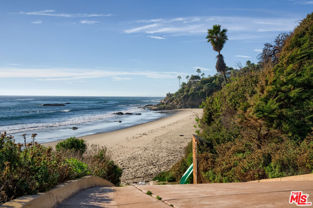 33398 Pacific Coast Highway, Malibu CA: https://media.crmls.org/mediaz/ba742d83-3026-47bd-93c6-e1b4b85da7a0.jpg