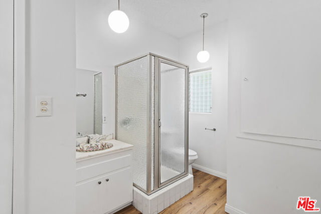 713 N Elm Drive, Beverly Hills CA: https://media.crmls.org/mediaz/ba748be1-7ceb-4730-914b-30818c701aa3.jpg