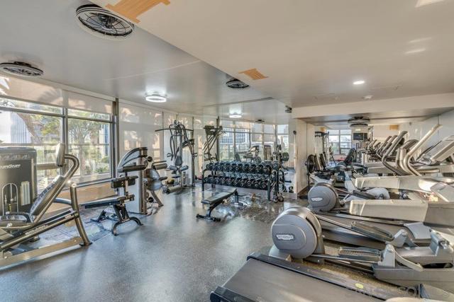 700 W E St, San Diego CA: https://media.crmls.org/mediaz/ba74a508-4aca-48ca-b8a4-83861e4db6f0.jpg
