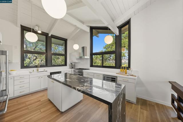 4161 Coralee Ln, Lafayette CA: https://media.crmls.org/mediaz/ba74b743-b665-47ed-9f31-39f30f0d011b.jpg