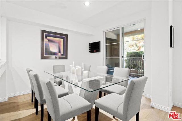 13031 Villosa Place, Playa Vista CA: https://media.crmls.org/mediaz/ba74da3f-ce84-4ed1-96c1-cf6691e5d0d8.jpg