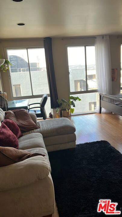 800 W 1st Street, Los Angeles CA: https://media.crmls.org/mediaz/ba74ddc5-0850-4bcf-becb-3cdfedf0eea0.jpg