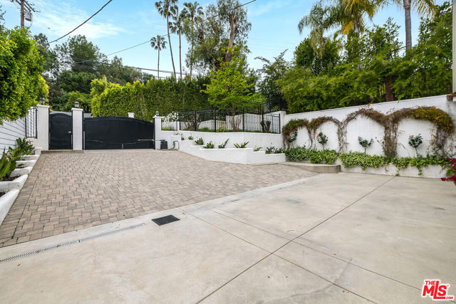 14539 Valley Vista Boulevard, Sherman Oaks CA: https://media.crmls.org/mediaz/ba74e640-bcc5-48c0-8c82-c0b4084218d3.jpg