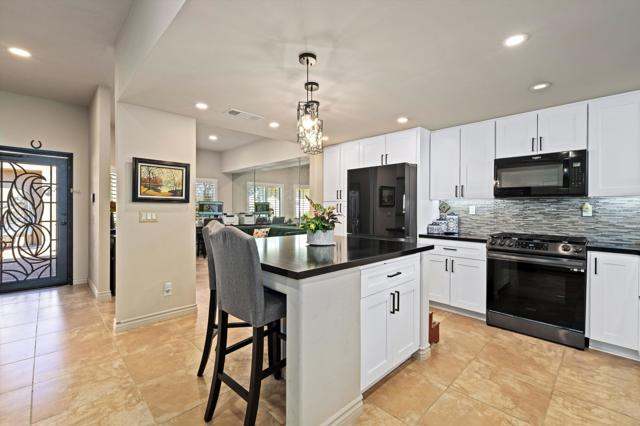 54121 Oakhill, La Quinta CA: https://media.crmls.org/mediaz/ba751ea6-b31a-459a-ae27-a25dff5cc217.jpg