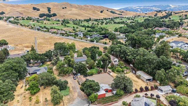 6745 Alisal St, Pleasanton CA: https://media.crmls.org/mediaz/ba75452e-5f97-432a-ae70-f67954926d85.jpg