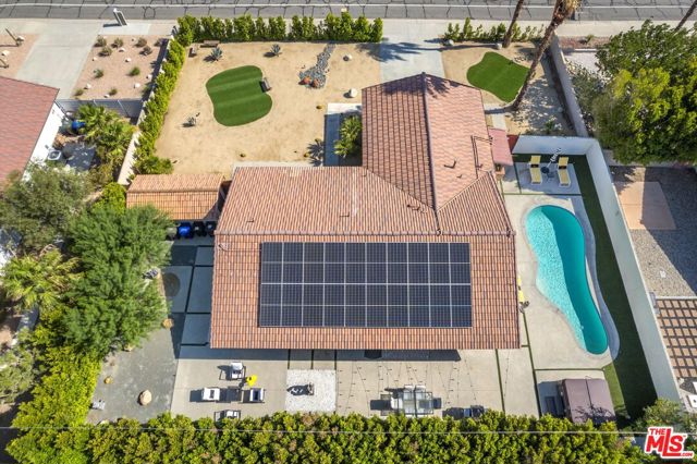 401 E San Rafael Drive, Palm Springs CA: https://media.crmls.org/mediaz/ba75c5d0-a9f0-4dca-b298-2e93a07a80ce.jpg