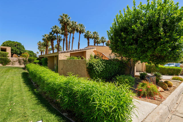 73438 Foxtail Lane, Palm Desert CA: https://media.crmls.org/mediaz/ba75c5d9-84c6-4f4d-9a79-0ebdeb594676.jpg