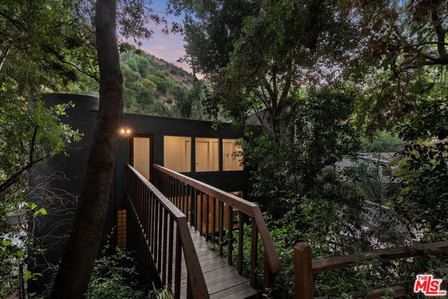 2180 Laurel Canyon Boulevard, Los Angeles CA: https://media.crmls.org/mediaz/ba76111d-82f5-4ff7-a9d9-0d35badac055.jpg