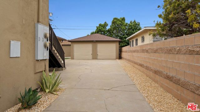 6311 La Tijera Boulevard, Los Angeles CA: https://media.crmls.org/mediaz/ba762c6d-4442-4c41-9ebe-500ce51e7d43.jpg