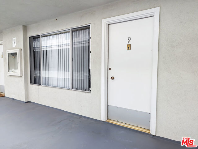 440 Raymond Avenue, Santa Monica CA: https://media.crmls.org/mediaz/ba76bd9e-9299-4e3f-9e8d-e206c0766744.jpg