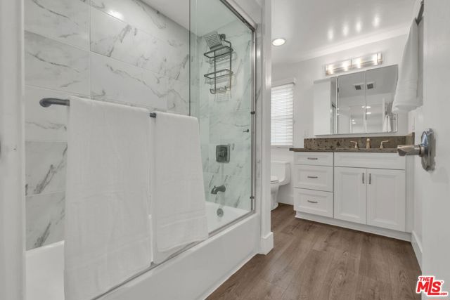 13224 Admiral Avenue, Marina del Rey CA: https://media.crmls.org/mediaz/ba77520e-50f8-436f-ac16-014211595939.jpg