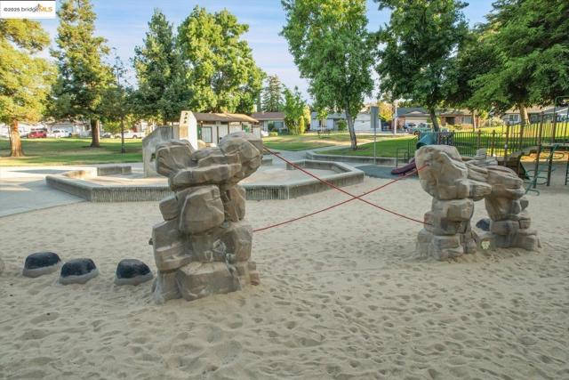 3326 Hacienda Way, Antioch CA: https://media.crmls.org/mediaz/ba77a7f4-fe27-484a-8a5a-48fe9a54b1bc.jpg