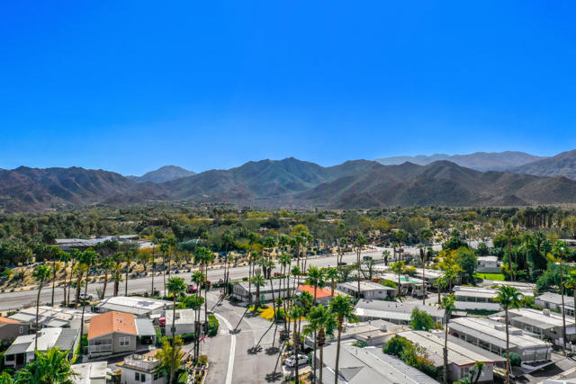 6 Cholla Lane, Palm Desert CA: https://media.crmls.org/mediaz/ba77ba3e-11ee-45cb-8a34-c8973a418992.jpg