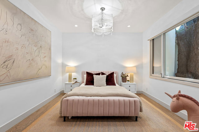 15941 Skytop Road, Encino CA: https://media.crmls.org/mediaz/ba78e45f-fe2d-4708-83b8-274c4b856596.jpg
