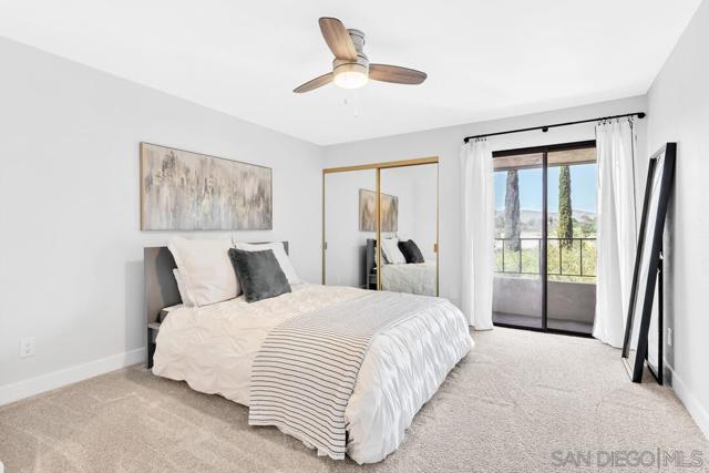 Image 11 of 42 For 17607 Pomerado Road  204