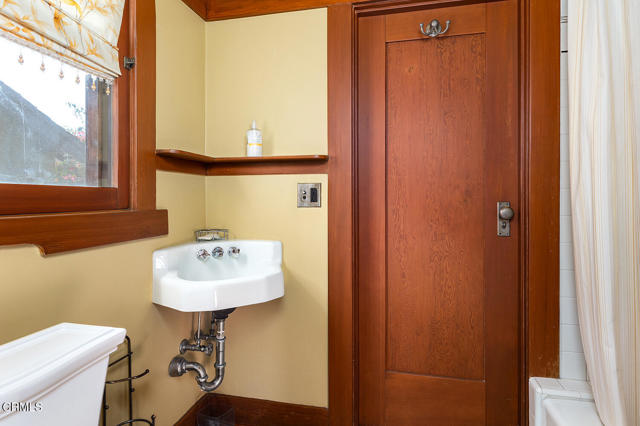 Detail Gallery Image 12 of 23 For 1344 Hillcrest Ave, Pasadena,  CA 91106 - 5 Beds | 4/1 Baths