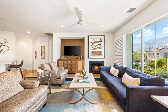 374 Terra Vita, Palm Springs CA: https://media.crmls.org/mediaz/ba79a980-424c-4521-bcf3-e91c6b0212e8.jpg