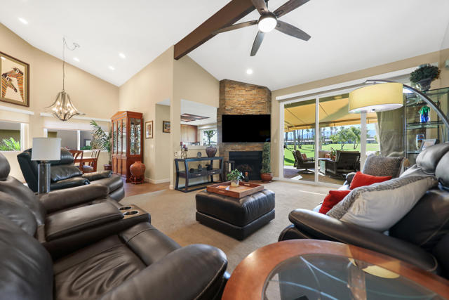 76745 Chrysanthemum Way, Palm Desert CA: https://media.crmls.org/mediaz/ba7a264d-673c-4d3a-b3d4-23790673029d.jpg