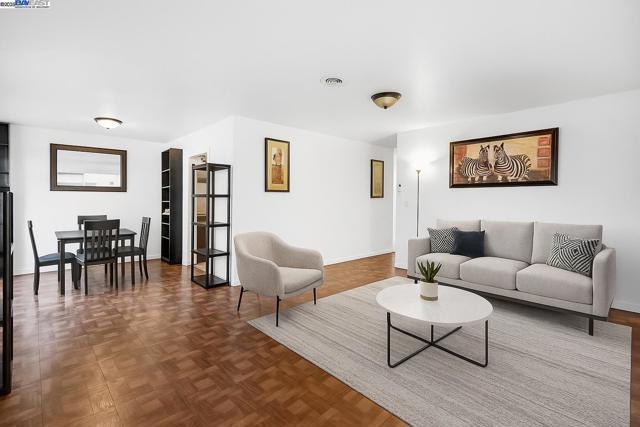 26361 Huntwood Aave, Hayward CA: https://media.crmls.org/mediaz/ba7a3a20-b1e3-4bff-bb40-121c450243a9.jpg