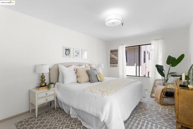 1830 Lakeshore Ave, Oakland CA: https://media.crmls.org/mediaz/ba7a7808-00b4-42e2-a829-061934d44853.jpg