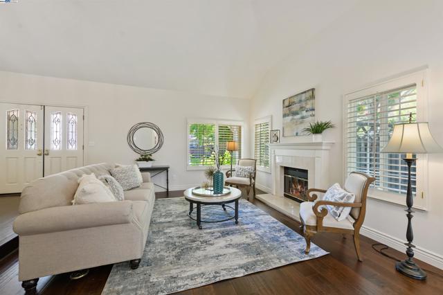 3338 Marsh Hawk Court, Pleasanton CA: https://media.crmls.org/mediaz/ba7acbb3-ad0c-4ee0-b2d7-3126f98ee683.jpg