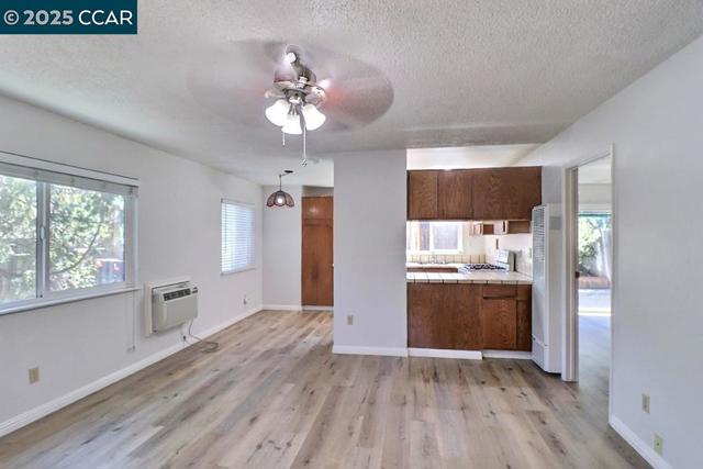 2465 Buena Vista Ave, Walnut Creek CA: https://media.crmls.org/mediaz/ba7bbe5c-8fd2-49ee-9454-4a11a29883e2.jpg