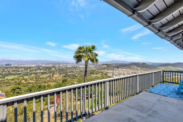 560 Seeforever Dr, San Marcos CA: https://media.crmls.org/mediaz/ba7c0bc0-0f2f-4894-a44a-89bcca35f837.jpg