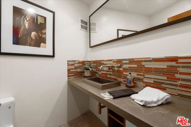 3234 Hillock Drive, Los Angeles CA: https://media.crmls.org/mediaz/ba7cd504-8e03-435e-a4da-2018e43f8123.jpg