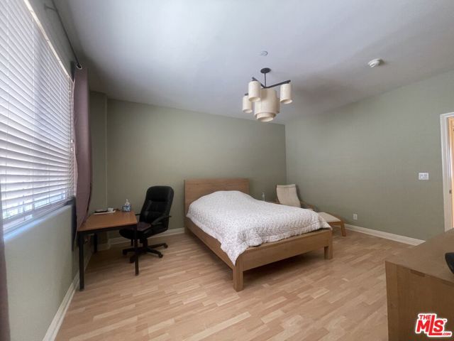 2223 Montrose Avenue, Montrose CA: https://media.crmls.org/mediaz/ba7d0065-c497-40a1-8c10-24562f5039ef.jpg