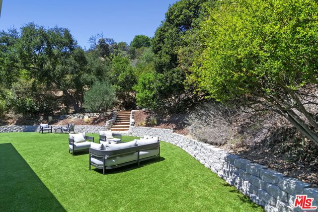 4031 Deerhorn Drive, Sherman Oaks CA: https://media.crmls.org/mediaz/ba7d0186-e7e9-4333-ad9b-eafc7a77b736.jpg