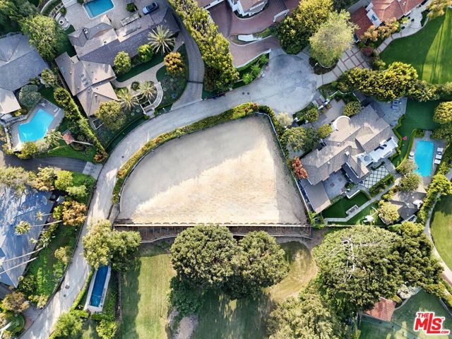 146 Groverton Place, Los Angeles CA: https://media.crmls.org/mediaz/ba7e000f-32d8-4cca-88f1-e0f8c3df53d2.jpg