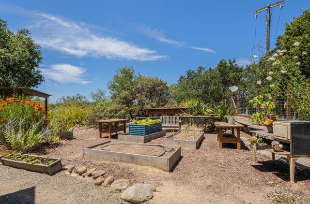 158 Echo Valley Road, Prunedale CA: https://media.crmls.org/mediaz/ba7e196a-9833-49ba-935e-d97f87a13160.jpg