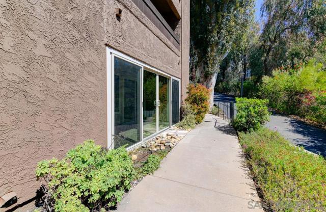 10400 Caminito Cuervo, San Diego CA: https://media.crmls.org/mediaz/ba7ea412-ee54-46b2-bfac-7f3c3462c3e4.jpg